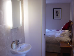Kingston House rooms have en-suite bathrooms